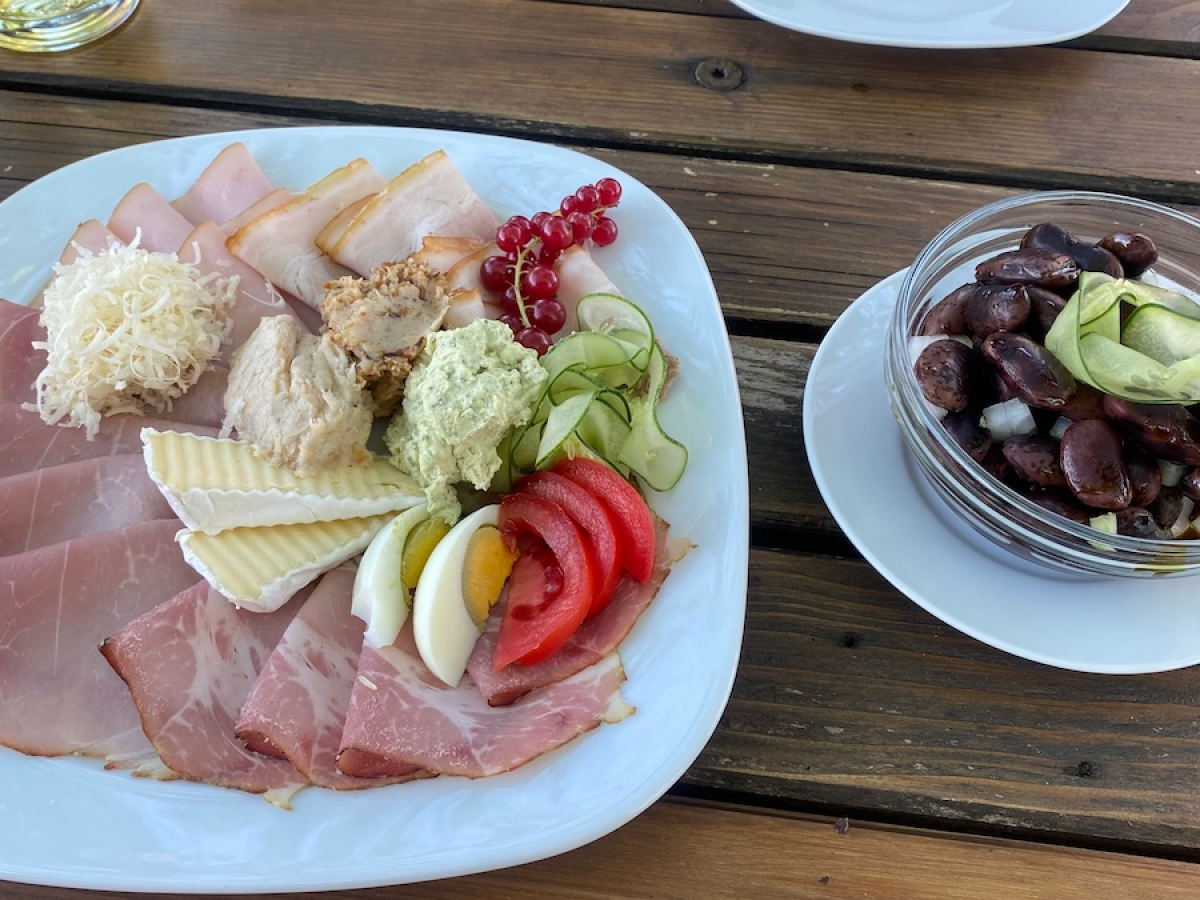 winzerplatter-with-bean-salad-in-kurbis-oil-1.webp